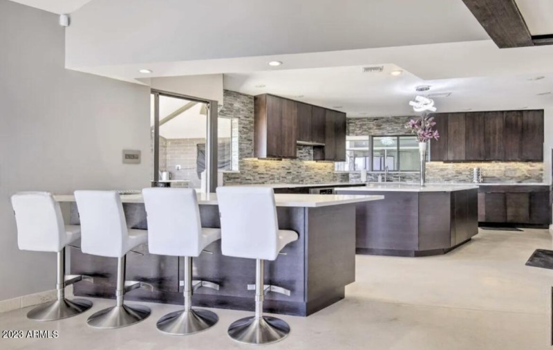 full kitchen