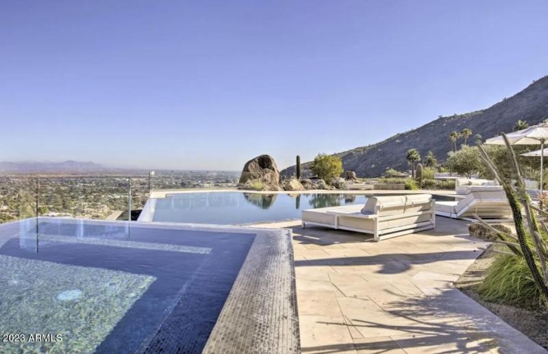 pool/jacuzzi