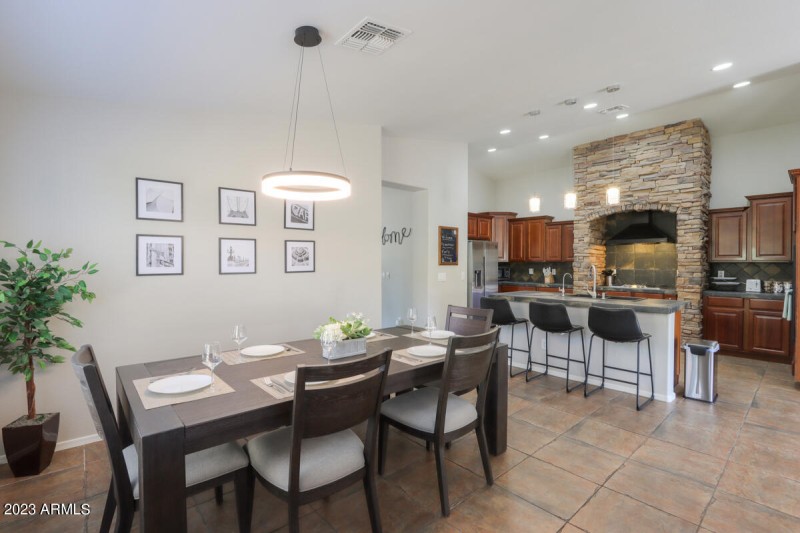 18 Dining table with round LED