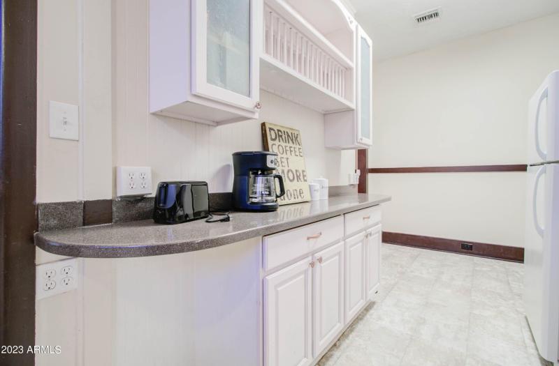 365 S Broad St Interior-11