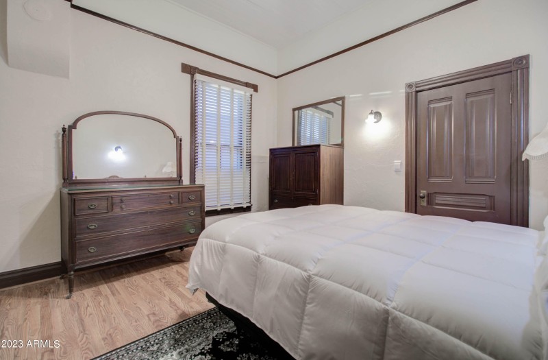 365 S Broad St Interior-16