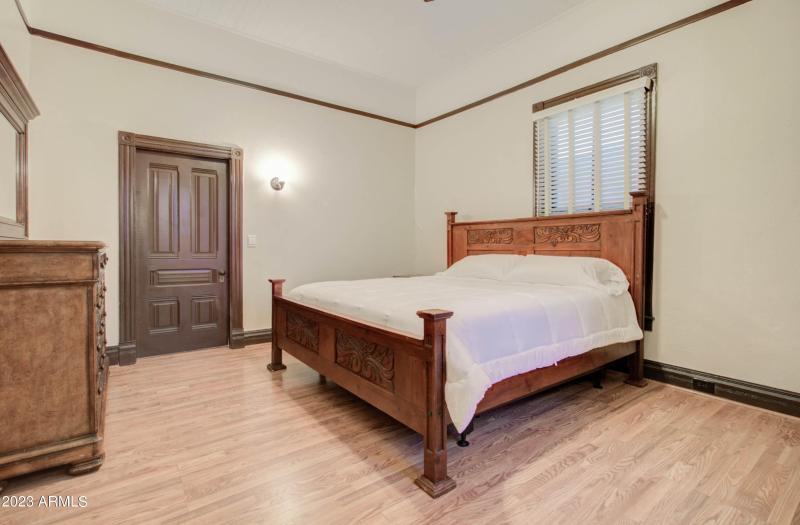 365 S Broad St Interior-19