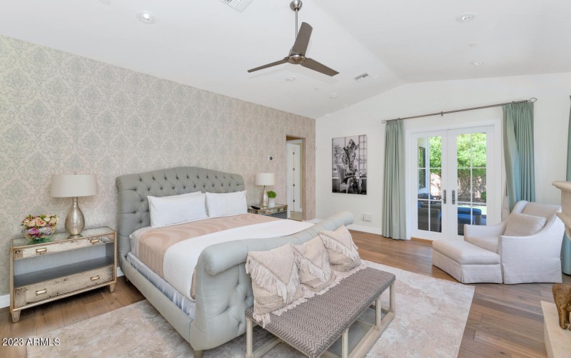 4202 N 64th St-large-023-017-4202 N 64th