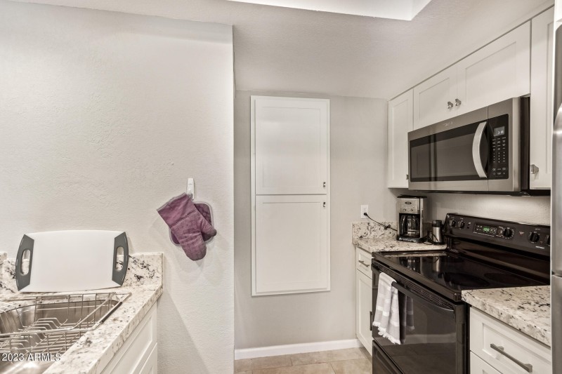 1502 kitchen area