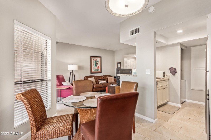 1502 living area