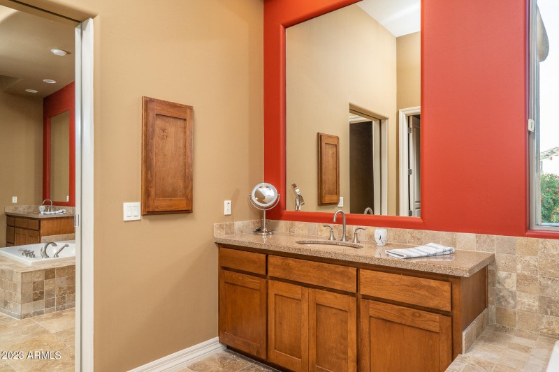 16) MASTER BATH