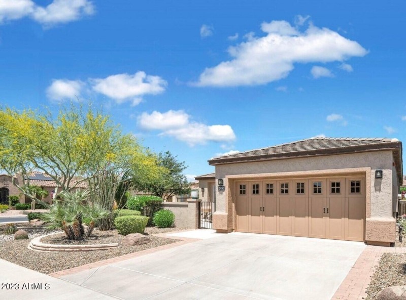 Double Garage - Only One Bay is Availabl