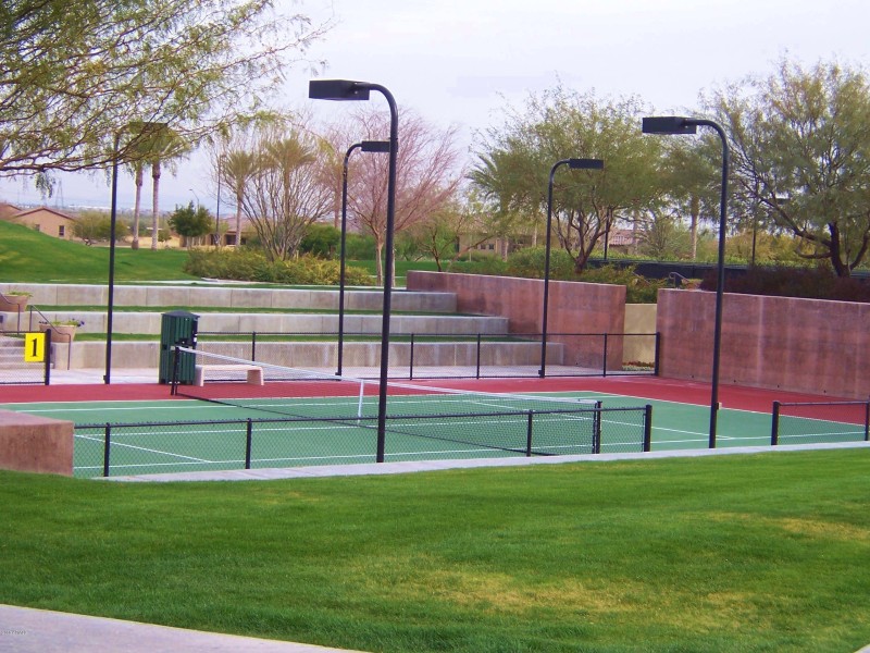 WONDERFUL LIGHTED TENNIS COURTS