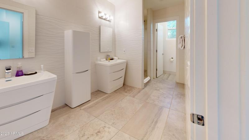 1202-E-Colter-St-Bathroom