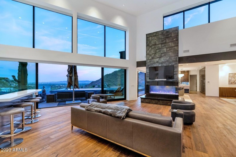 4010 E Canyon Ct-large-008-045-4010 Cany