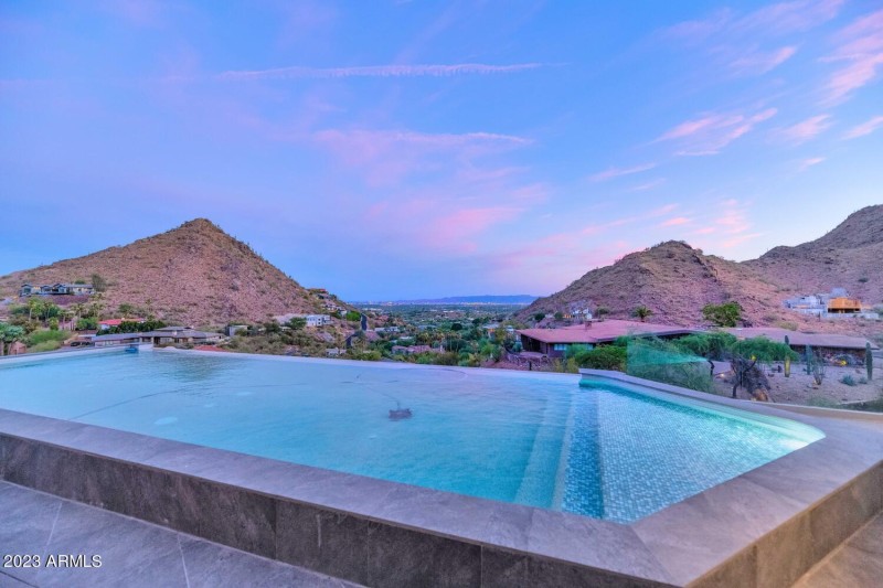 4010 E Canyon Ct-large-034-051-4010 Cany