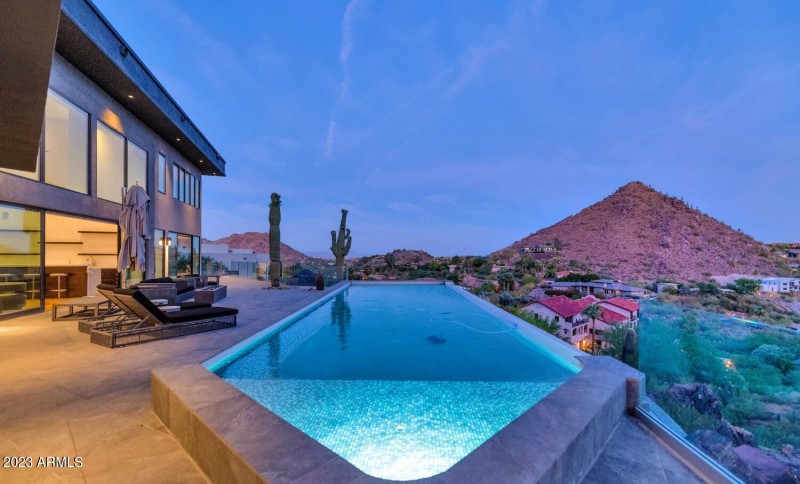 4010 E Canyon Ct-large-042-042-4010 Cany