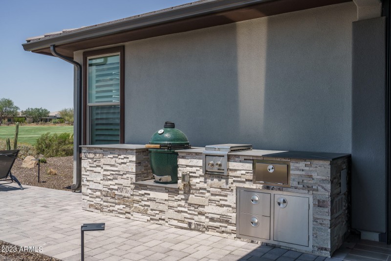 26) OUTDOOR GRILLING