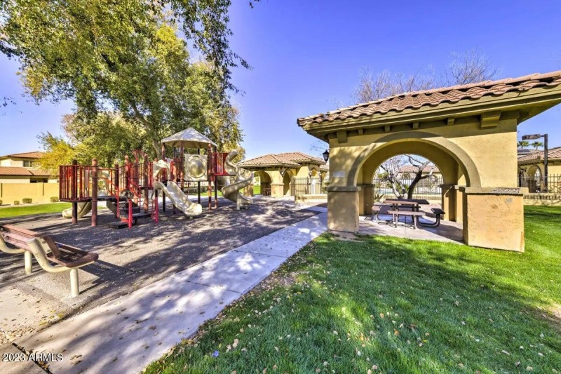 153 N Greenwood community area