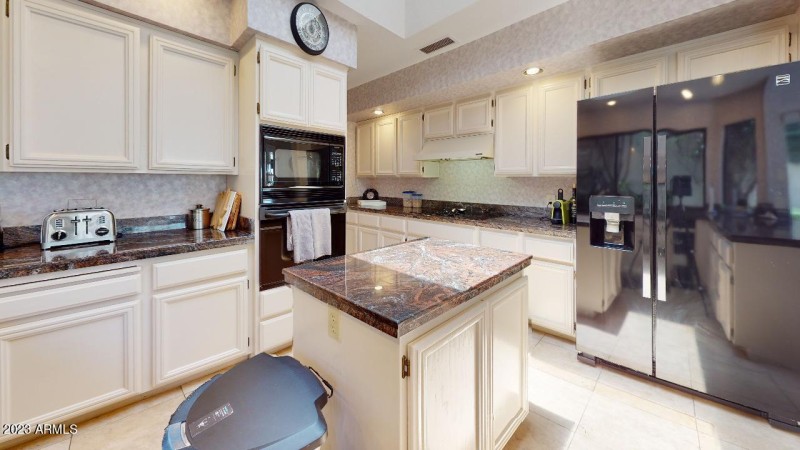 10476-E-Cannon-Dr-Kitchen(1)