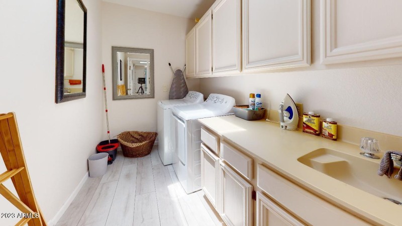 10476-E-Cannon-Dr-Laundry