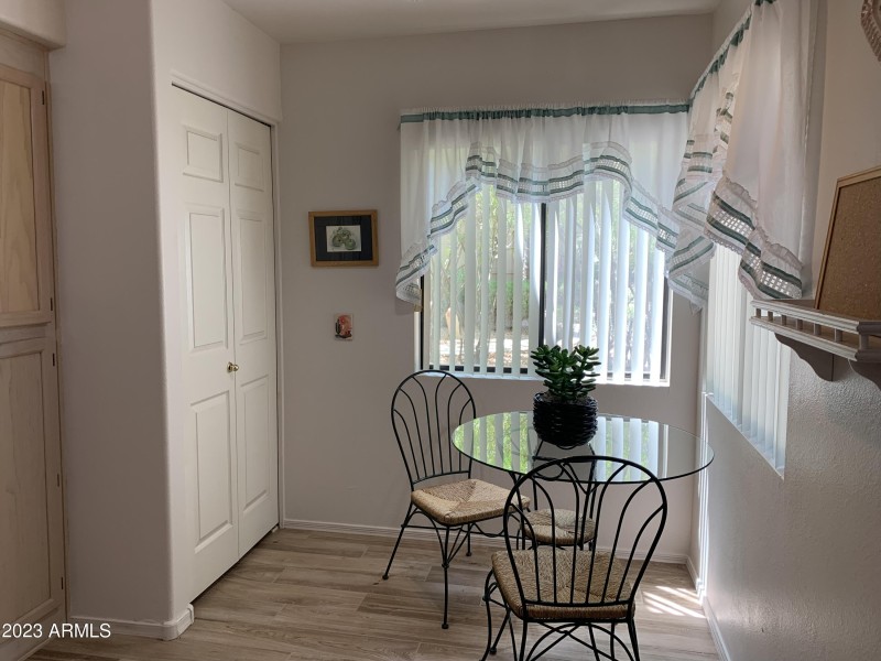 EAT IN KITCHEN W VIEWS