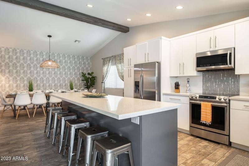 8-web-or-mls-6325-e-carolina-dr