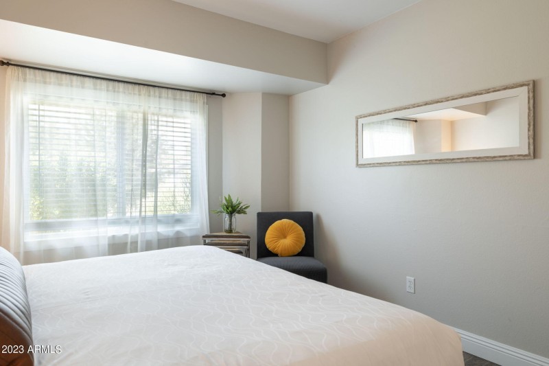 35-web-or-mls-6325-e-carolina-dr