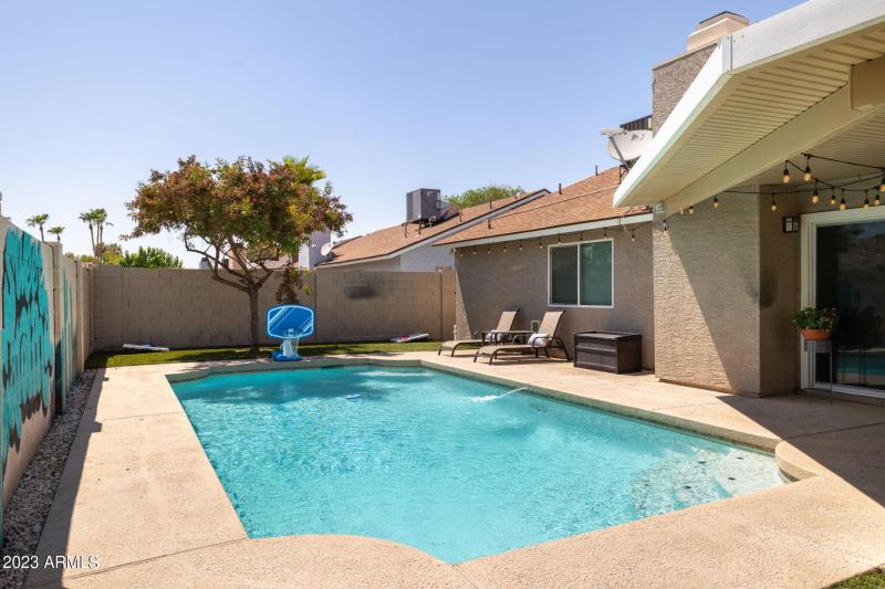 46-web-or-mls-6325-e-carolina-dr