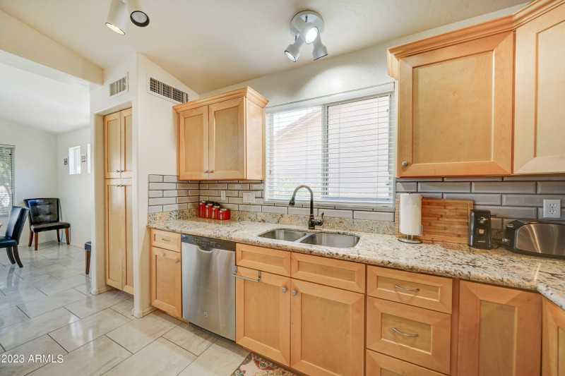 4701 S Desert Dawn-13