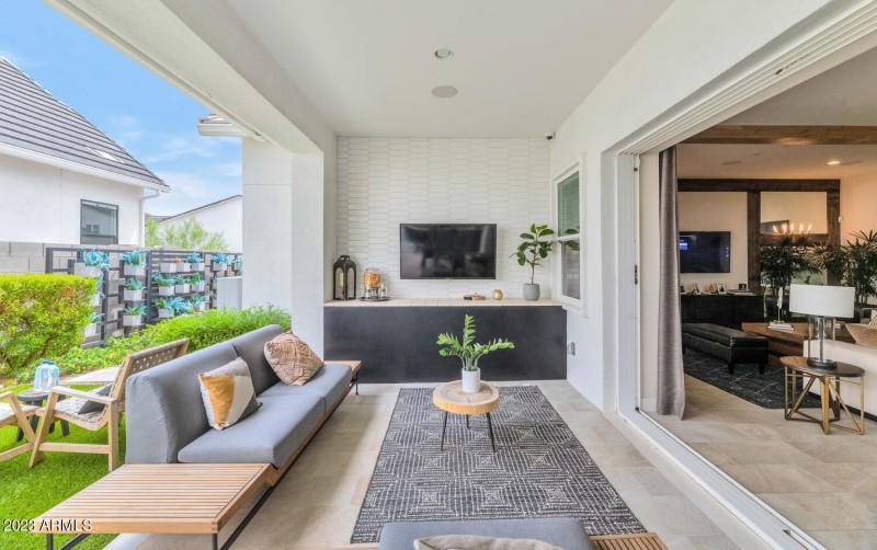 10118 E Tesla Ave-large-031-026-10118 E