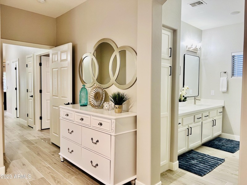 014EDBAB-6129-44FF-9576-3FA030B010AE