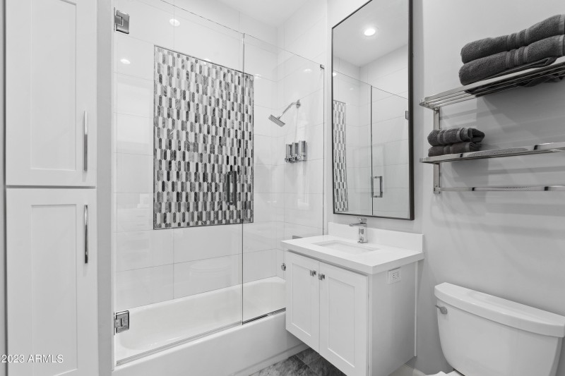 18-Bathroom