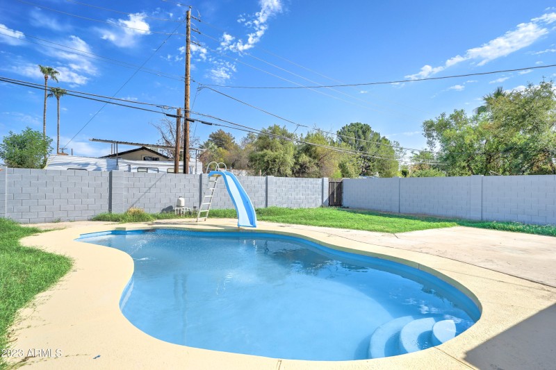 2148 W Hazelwood (1)-2