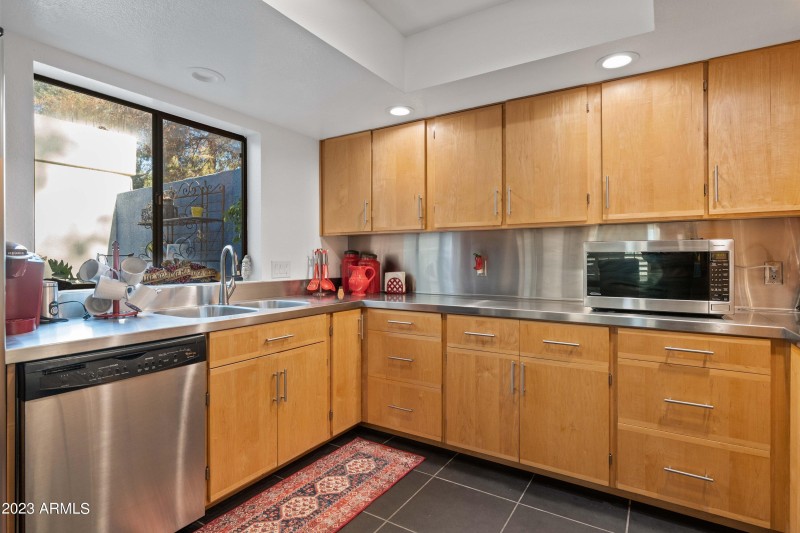 Beautifully Upgraded Kitchen