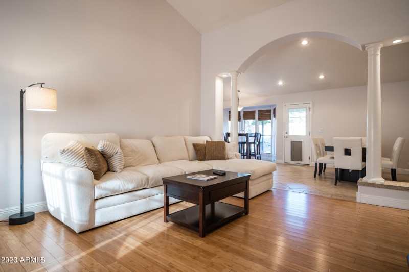 002_Sandra Entry - Family Room