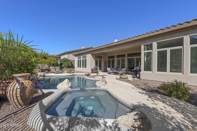 050_Exterior Poolside