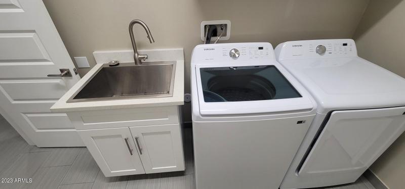 2906 Acacia laundry room sink