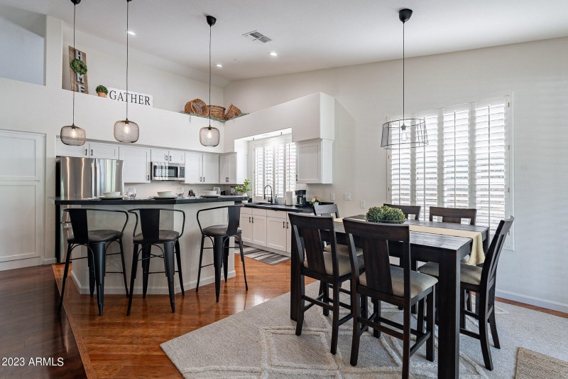 Eat-In Kitchen