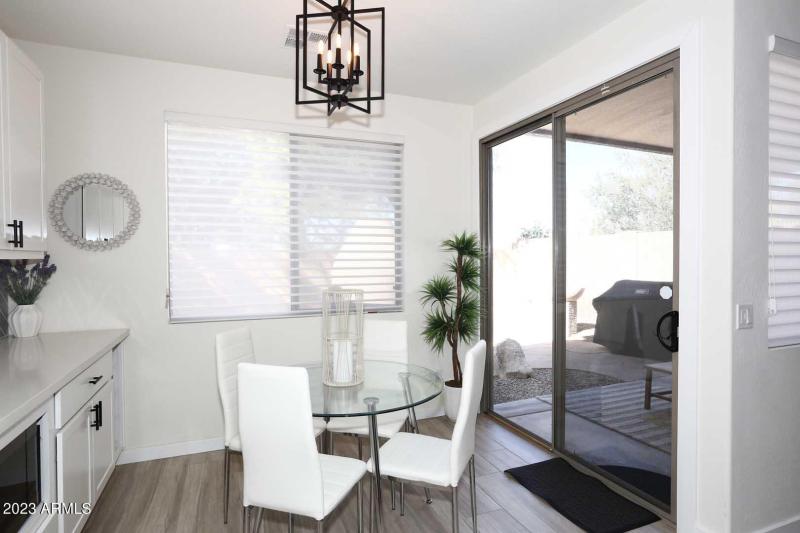 Breakfast Nook2