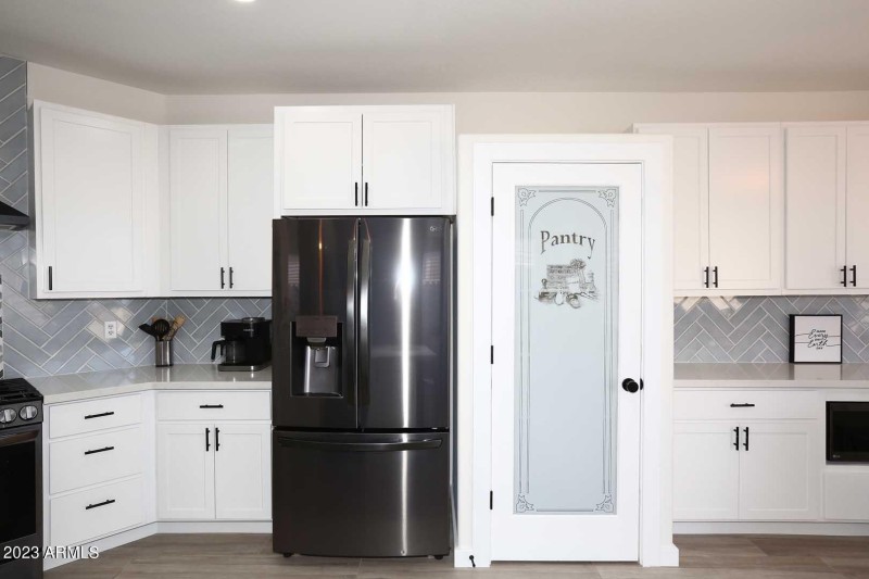 Kitchen-Pantry
