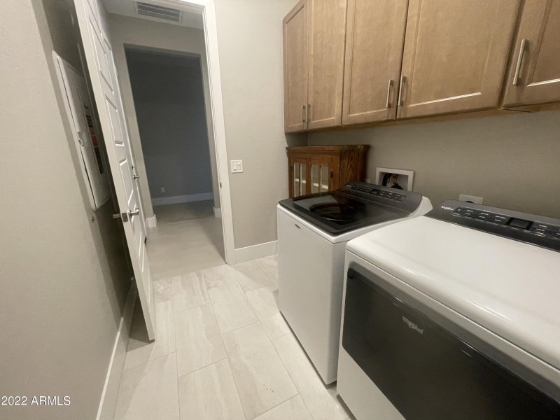 3F1AF1B4-8B9E-4E8F-82C7-49E6E8FDE7CB