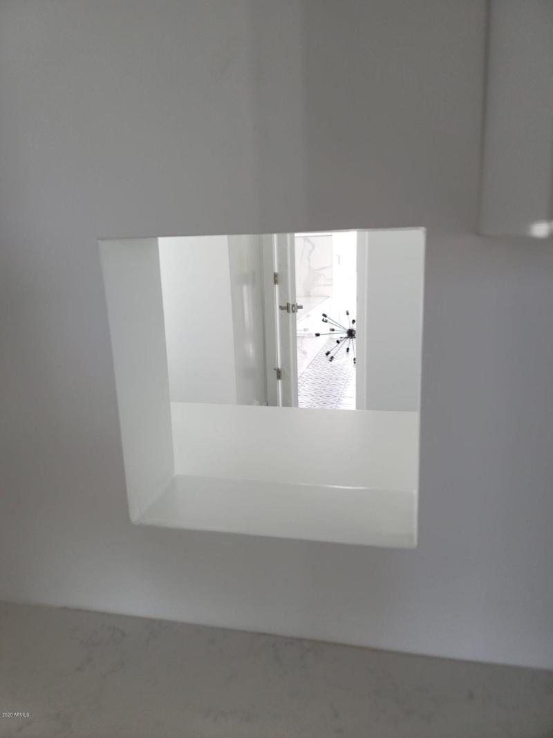 horz laund chute to mstr clos