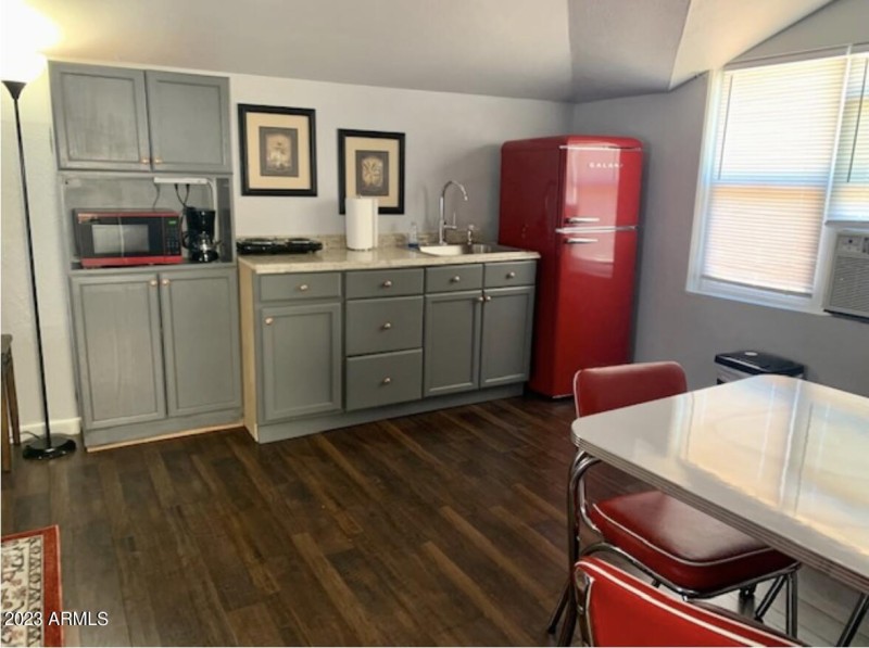 877 E Sycamore Unit C