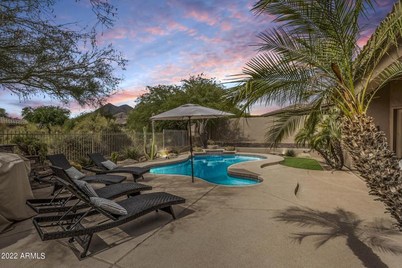 Gorgeous Entertaining Backyard