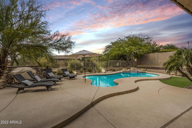 Gorgeous Entertaining Backyard