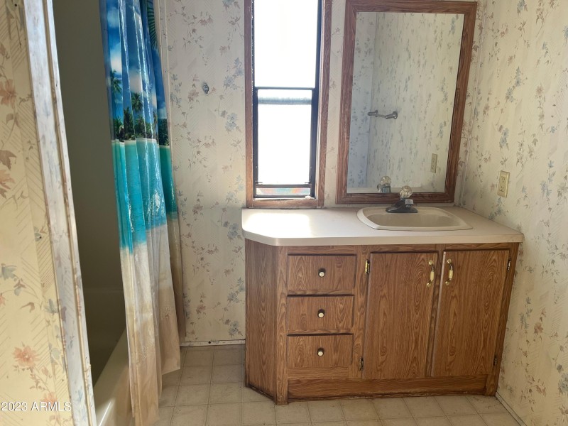 Hallway Bathroom sI2374CF