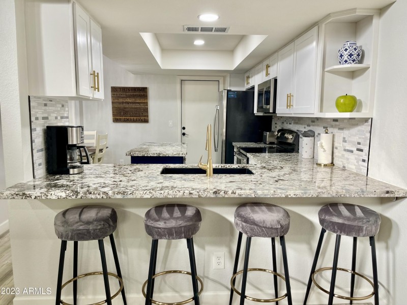 BREAKFAST BAR