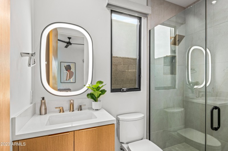 29-print-Guest House Bath