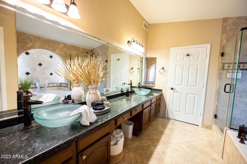 primary bath double sinks