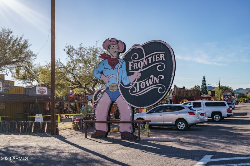 46) FRONTIER TOWN