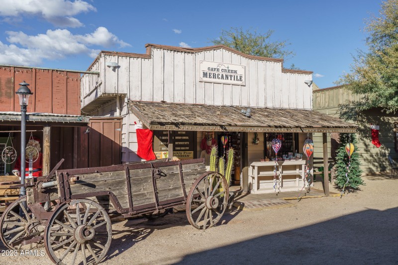 47) FRONTIER TOWN