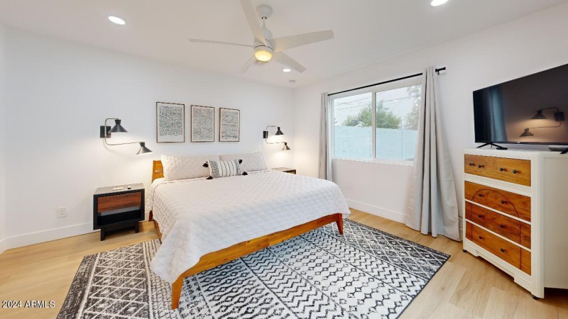 5215-E-Cambridge-Ave-Bedroom(2)