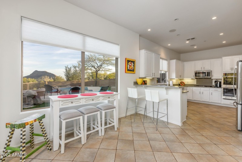 11) KITCHEN