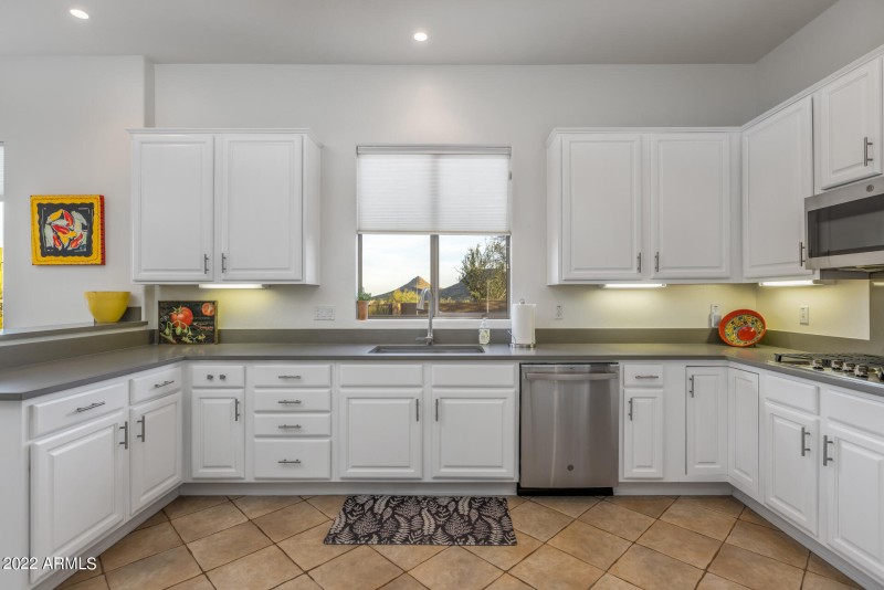13) KITCHEN